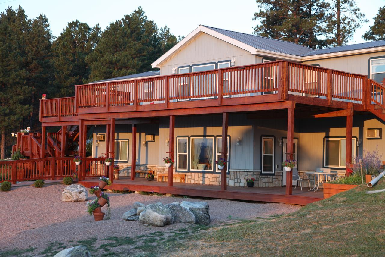 Sawin' Logs Inn Devils Tower Exterior photo